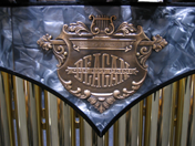 Deagan King George Marimba emblem